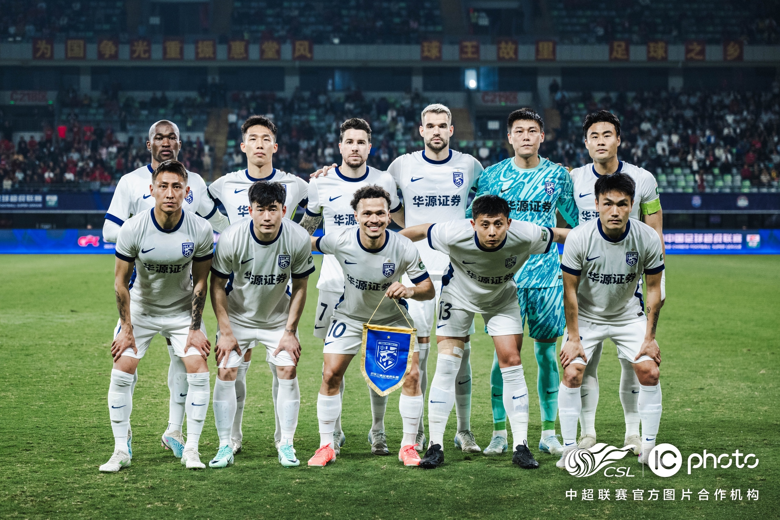 赛后突围战来临；武汉三镇围绕社区盾官宣签约；底气十足；身体对抗强度拉满的简单介绍