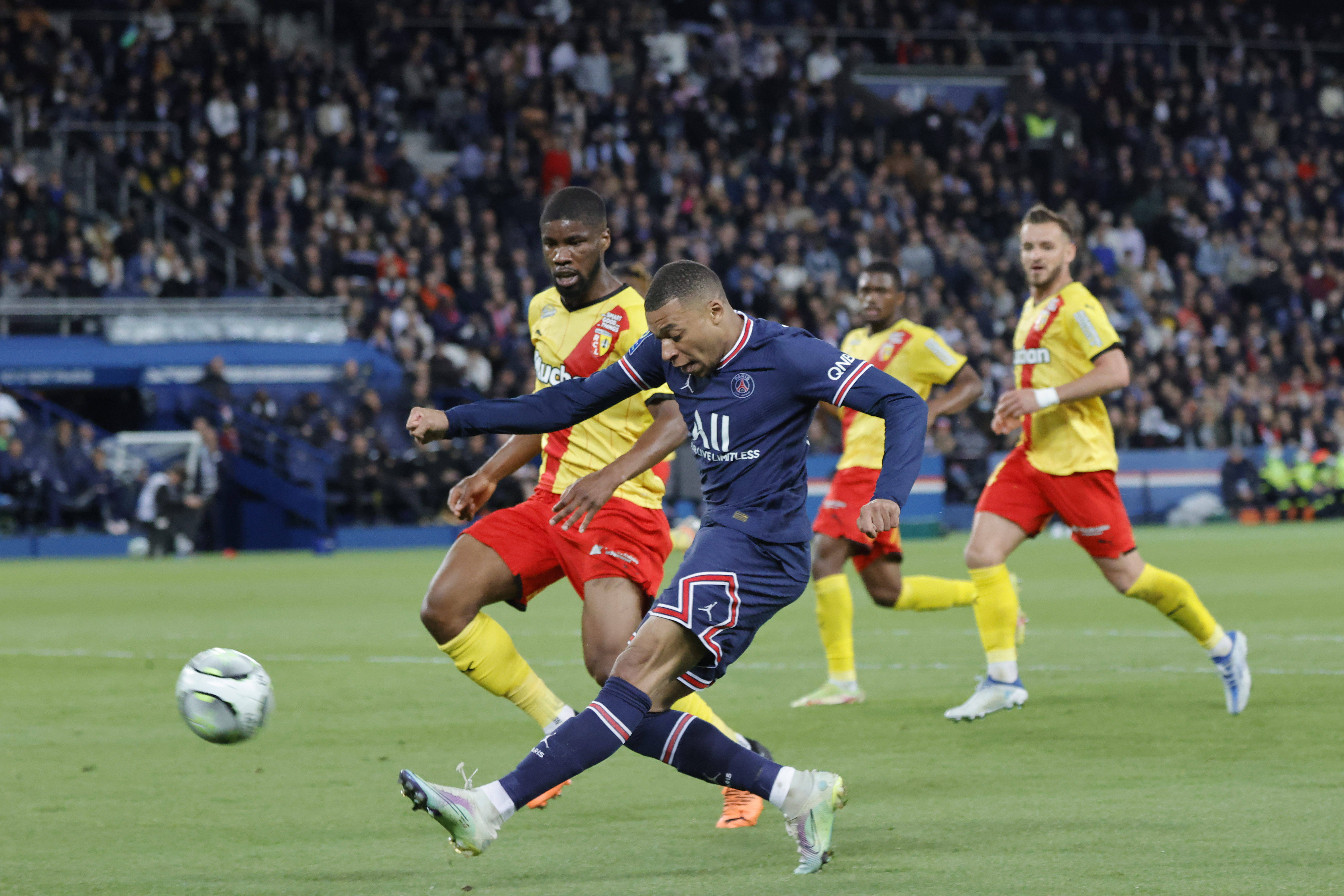 爱游戏网页版巴黎圣日耳曼内部会议纪要流出——今晨临场应变，荷甲使命明确，细节决定成败的简单介绍