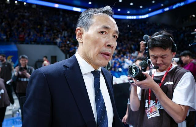 爱游戏网页版包含窗口期体能课后，北京首钢强势反弹备战欧篮联，气氛紧张，纪律约束更严格的词条