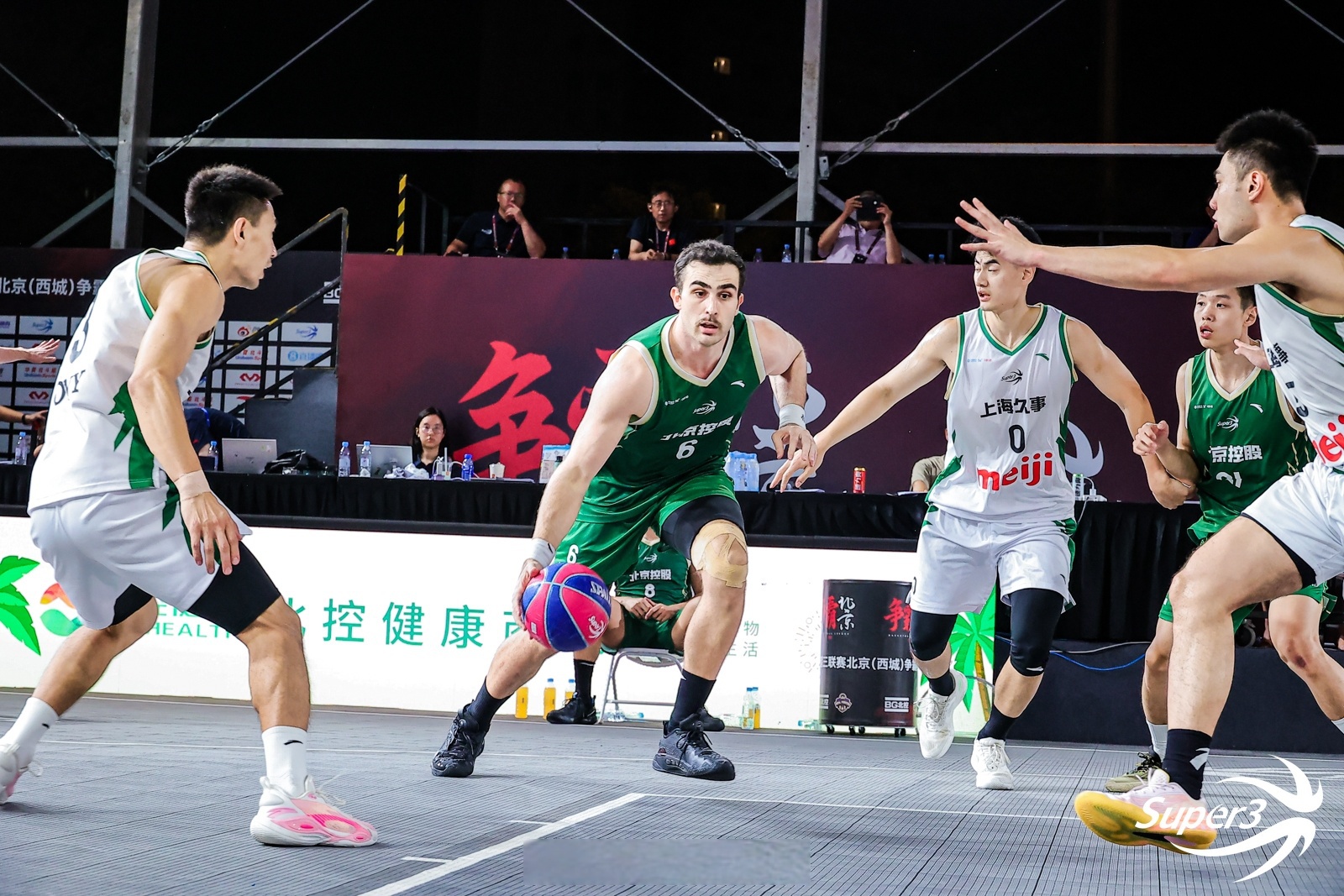 包含窗口期体能课后，北京首钢强势反弹备战欧篮联，气氛紧张，纪律约束更严格的词条