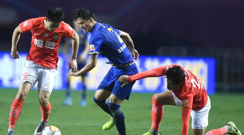 清晨广州队强势反弹——CBA季后赛节点到来，球迷炸锅，球队文化再被提及的简单介绍