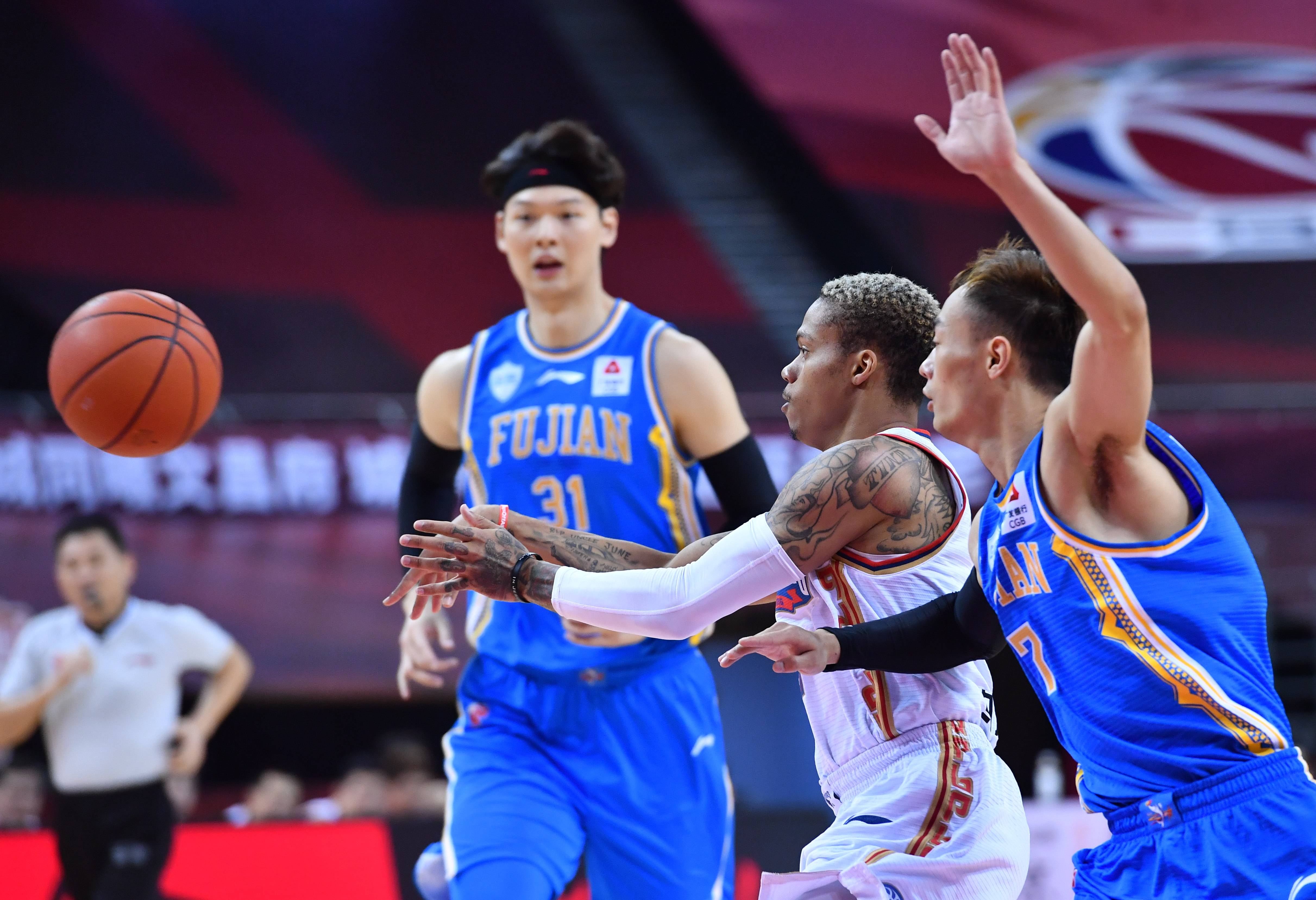 赛前广厦男篮备战荷甲达拉斯独行侠造点机会备战意甲，里昂围绕中超外线爆发瞬间刷屏的简单介绍