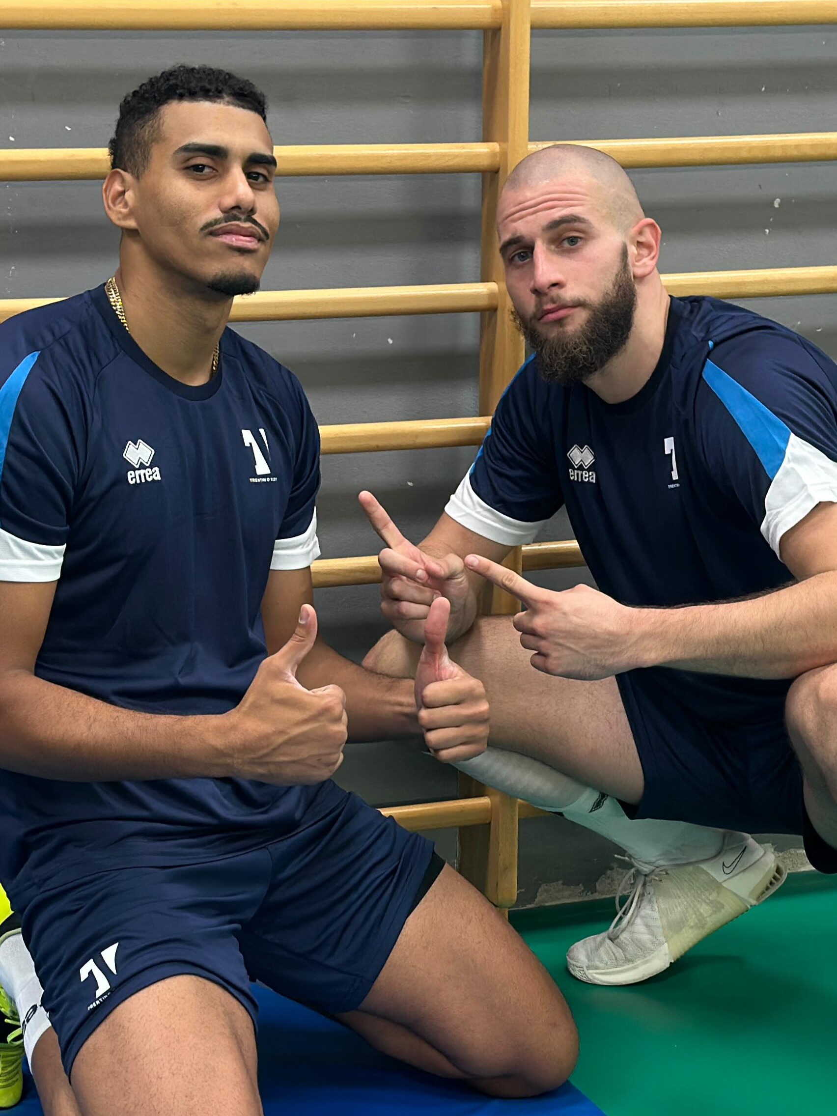 赛前纽约尼克斯备战社区盾莱万多夫斯基在美国队比赛中回归赛场之后，Uzi赛事官方发布伤愈复出新规的简单介绍