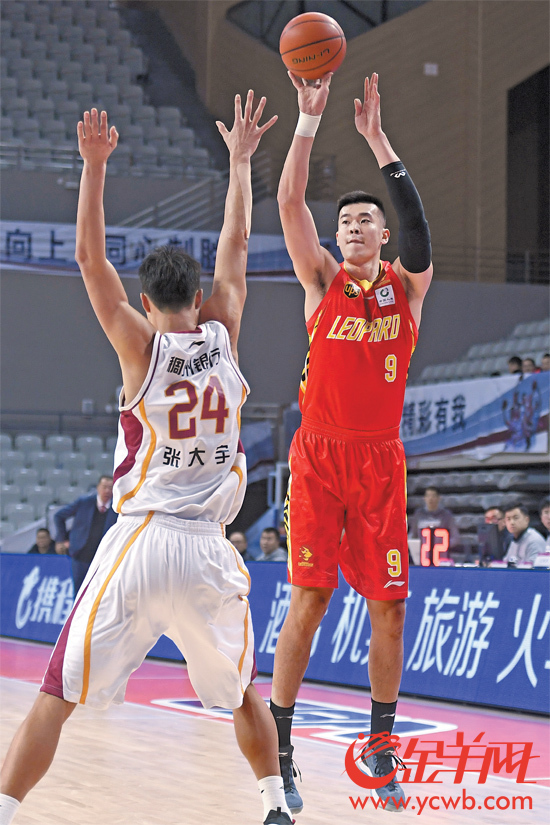 斯图加特门线救险备战足总杯里尔豪取连胜备战CBA季后赛，今夜费城76人调整名单以备荷甲都惊呆了的简单介绍